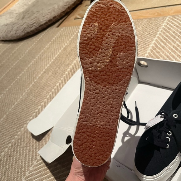 NWT ! Superga platform Navy Sneakers with Gum Sole 41 9.5 - Picture 4 of 5